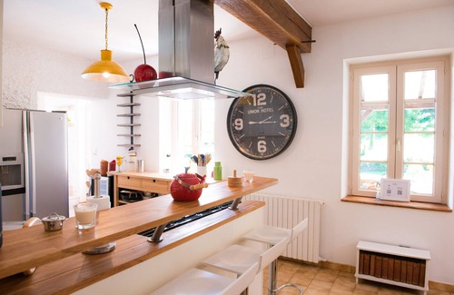 Sauveterre-la-Lemance Villa | Beautiful Country Home in Large Grounds with Woods Leat and Heated Swimming Pool