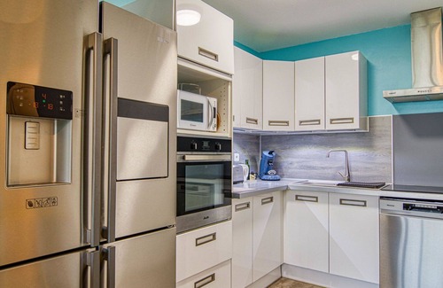 Le Brusc Apartment | Beautiful apartment for 3 guests with A/C, TV, terrace, pets allowed and parking