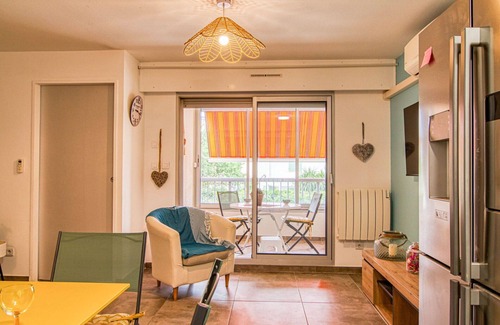 Le Brusc Apartment | Beautiful apartment for 3 guests with A/C, TV, terrace, pets allowed and parking