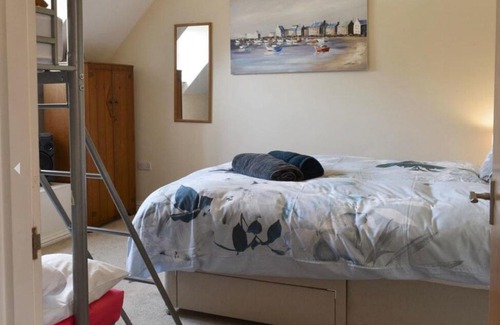 East Cowes House | Beautiful Frank James Court