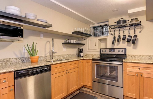 Old North End Apartment | Beautiful, fully-furnished Executive Apt in Historic Districts FALL SPECIAL