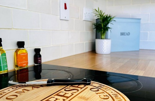 Alcester House | Beautiful, fully equipped, pet friendly 3 bedroom house in Shakespeare County.