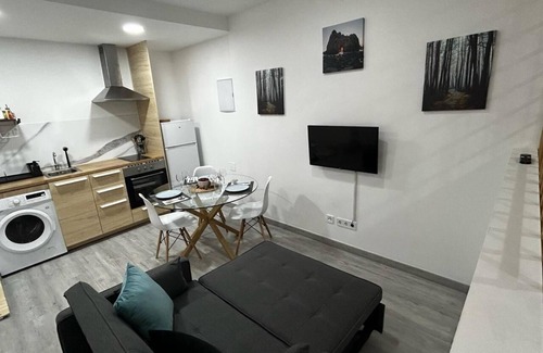 Aluche Apartment | Beautiful fully equipped and refurbished studio apartment in the center of Madrid