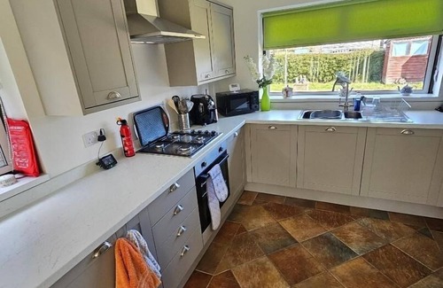 Pontnewydd House | Beautiful fully renovated 3-bedroom bungalow in Cwmbran, set in its own grounds.