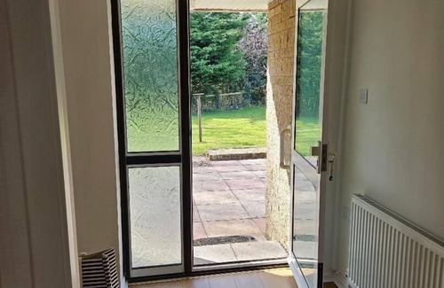 Pontnewydd House | Beautiful fully renovated 3-bedroom bungalow in Cwmbran, set in its own grounds.