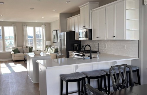 Midlothian House | Beautiful Furnished Townhome Now Available! Pet friendly!