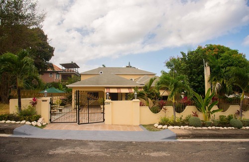 Mammee Bay House | Beautiful Gated Community Vacation Home, Close to all Tourist Attractions