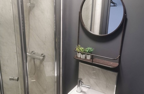 Leamington Spa Apartment | Beautiful large self contained studio