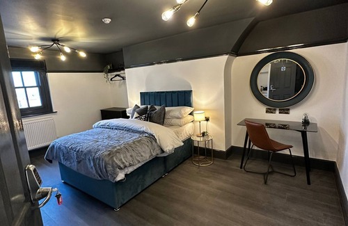 Leamington Spa Apartment | Beautiful large self contained studio