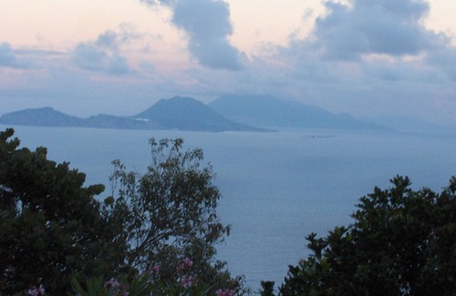 Windward Side Cottage | Beautiful Gingerbread Cottage - Spectacular View & Pool