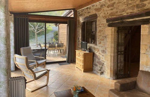 Connac House | Beautiful gîte with views and shared pool