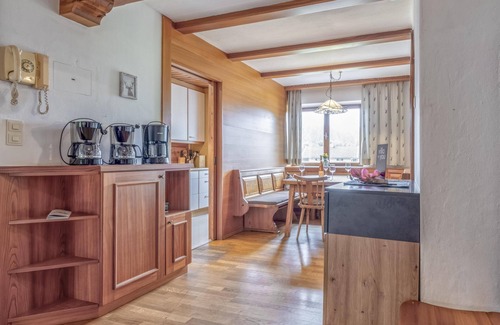 Itter House | Beautiful group house, ski lift nearby