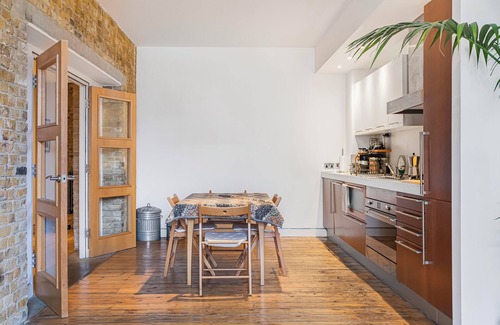 Haggerston Apartment | Beautiful Haggerston Canal Views Warehouse