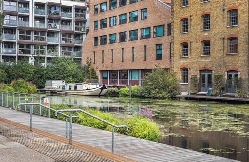 Haggerston Apartment | Beautiful Haggerston Canal Views Warehouse