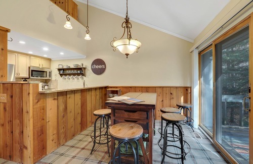 Harbor Springs Condo | Beautiful Harbor Springs Condo | Private Beach Access | Sleeps 8 | 2 Bedrooms