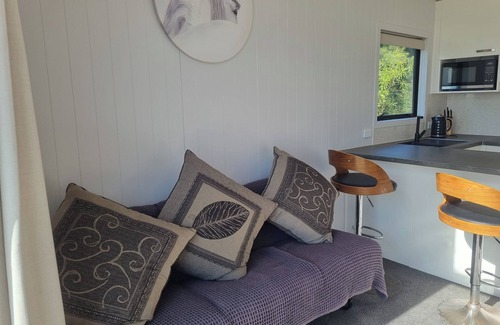 Clarks Beach Apartment | Beautiful harbour and rural farm views. Stunning views of sky tower and airport.