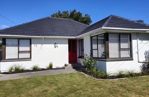 Bishopdale House | Beautiful haven near airport!