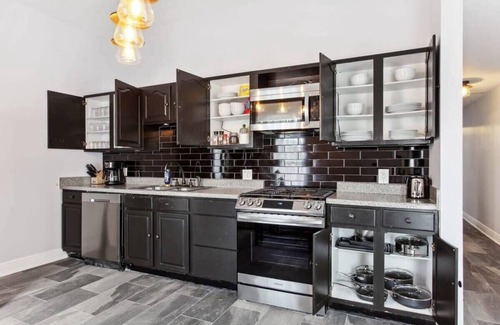 Milan House | Beautiful Historic 5br Home in Uptown