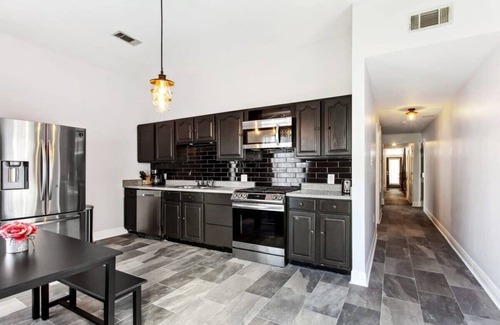 Milan House | Beautiful Historic 5br Home in Uptown