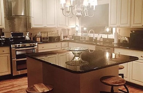 Vilas House | Beautiful Historic Farmhouse Style Cottage min. to Downtown Boone, Watauga River