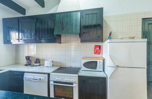 Binisafua House | Beautiful Holiday Home in Residential Complex with Pool, Wi-Fi, Terrace and Lawn