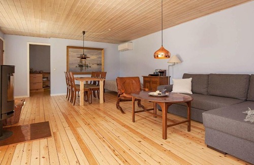 Faarevejle House | Beautiful Holiday Home in F revejle with Terrace