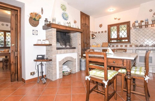 Manziana House | Beautiful holiday home, a few minutes from Lake Bracciano and the sea of Marina di Cerveteri, surrou