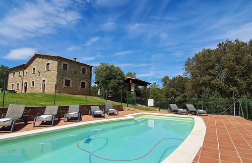 Porqueres Villa | Beautiful Holiday Villa with Pool near Banyoles & Girona. 9 Bedrooms.