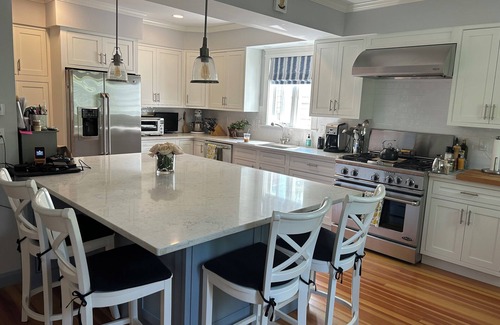 Swampscott House | Beautiful home by the sea-4 miles from Salem, 12 miles from Boston-by 2 beaches
