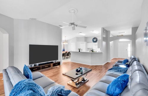 Boyette Springs House | Beautiful home. Free parking, hot tub, laundry, 2 king beds, great for families.