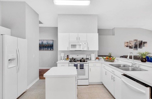 Boyette Springs House | Beautiful home. Free parking, hot tub, laundry, 2 king beds, great for families.