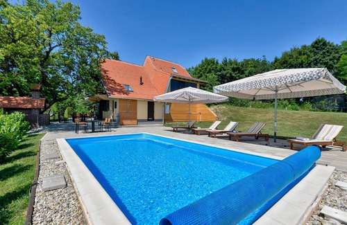 Bedenica House | Beautiful home in Bedenica with sauna