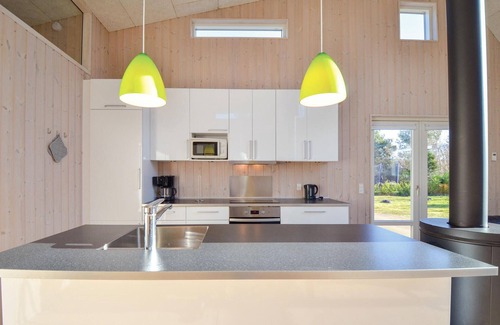 Øer Strand House | Beautiful home in Ebeltoft with kitchen