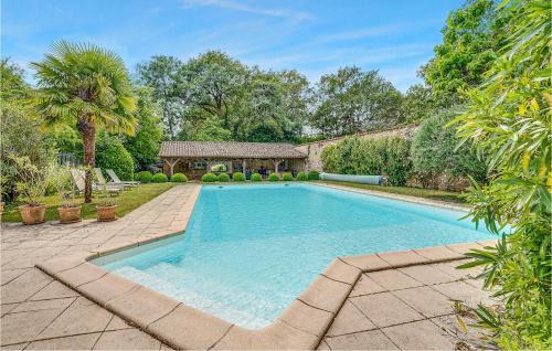 Nieul-le-Dolent House | Beautiful Home In Nieul Le Dolent With Wifi