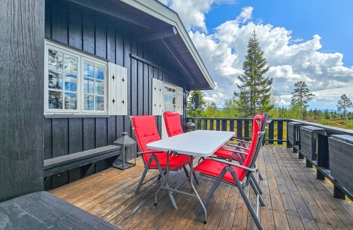 Kamben House | Beautiful home in Gol with kitchen