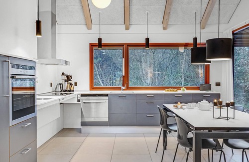 Grena Strand House | Beautiful home in Grenaa with kitchen