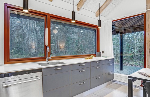 Grena Strand House | Beautiful home in Grenaa with kitchen