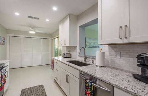 Gulf Gate Estates House | Beautiful Home In Gulf Gate - 4 Miles to Siesta Key Beach