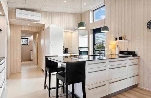 Hadsund House | Beautiful home in Hadsund with WiFi