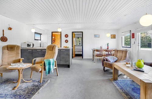 Hou House | Beautiful home in Hals with kitchen