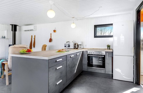 Hou House | Beautiful home in Hals with kitchen