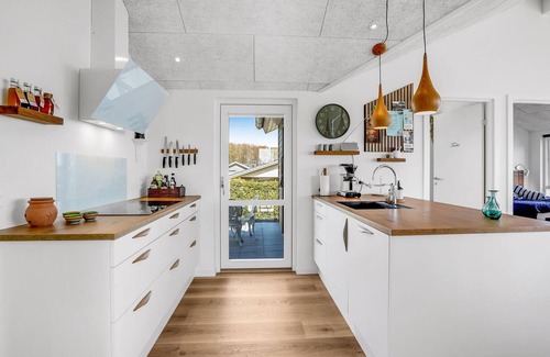Hejlsminde Strand House | Beautiful home in Hejls with WiFi