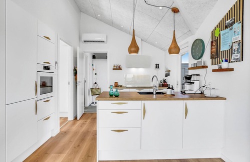 Hejlsminde Strand House | Beautiful home in Hejls with WiFi