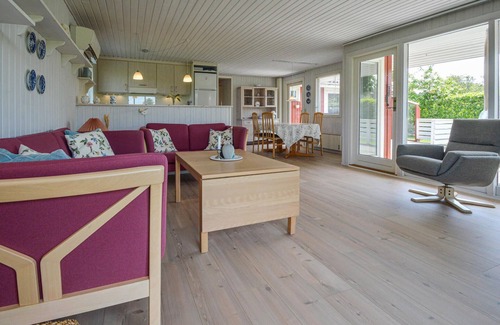 Bork Havn House | Beautiful home in Hemmet with kitchen