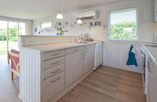 Bork Havn House | Beautiful home in Hemmet with kitchen