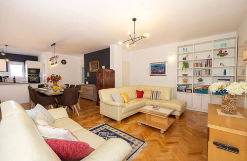 Istok House | Beautiful home in Makarska with kitchen
