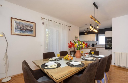 Istok House | Beautiful home in Makarska with kitchen
