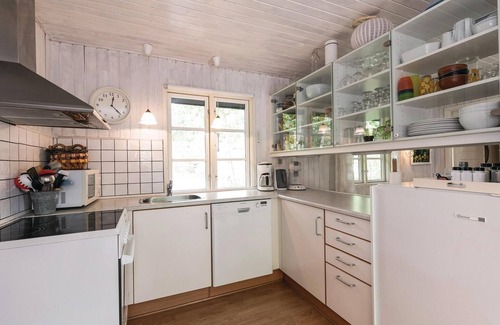 Nexo House | Beautiful home in Nexø with WiFi