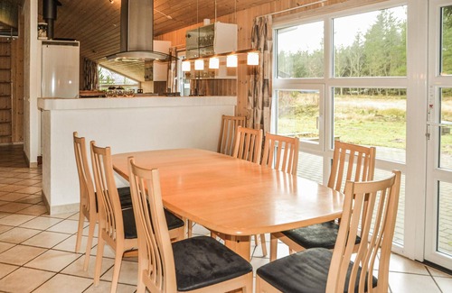 Mosevra House | Beautiful home in Oksbøl with kitchen