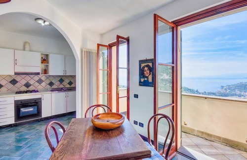 Recco House | Beautiful home in Recco with kitchen